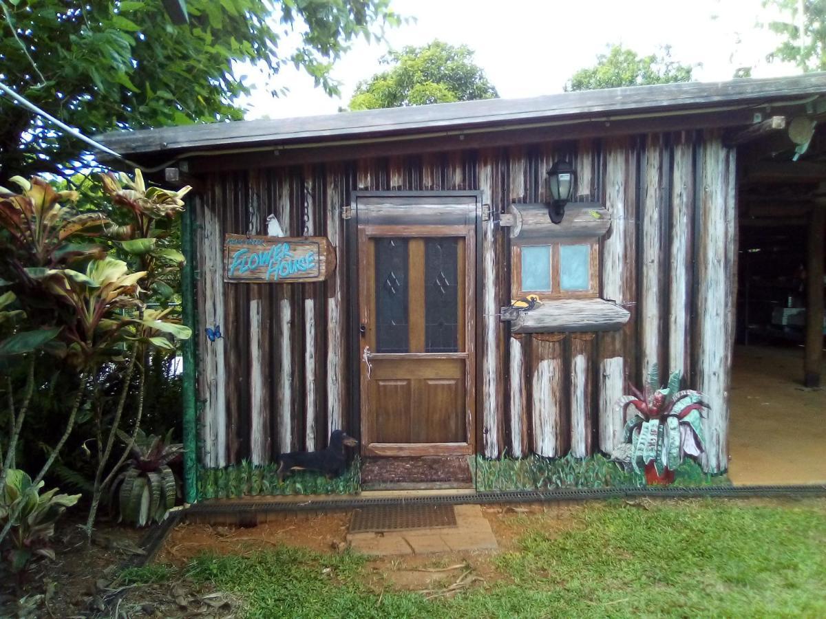 Mena Creek Flower House Екстериор снимка